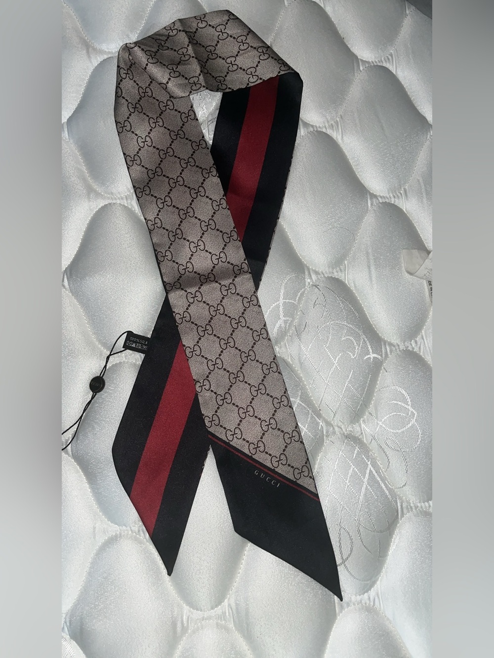 Gucci Elegant red and Black Patterned Tie - Picture 1 of 2